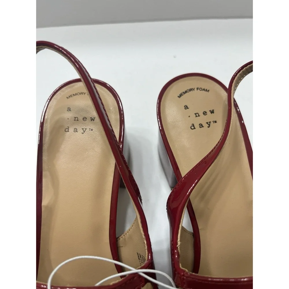 A New Day Lucky Square Toe Mary Jane Heels Goldtone Buckle Glossy Red 10